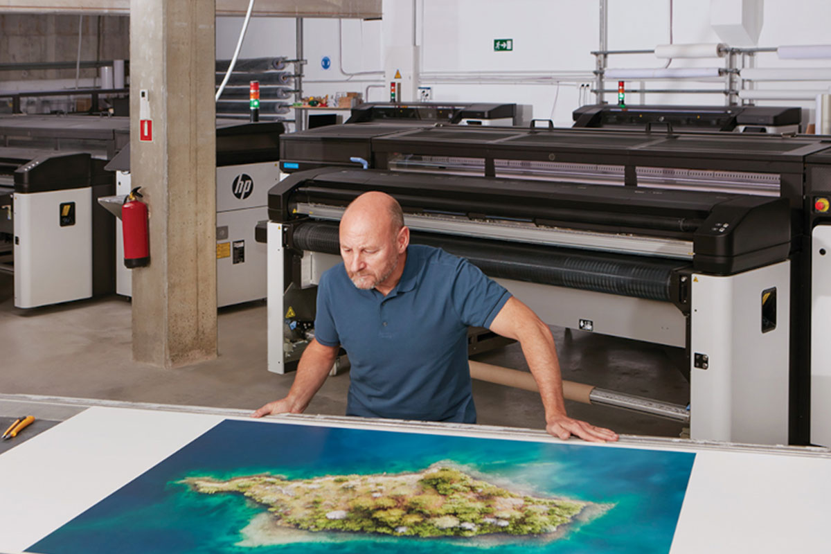 HP Latex R printer series - HP Latex large-format flatbed printers  | HP® Official Site